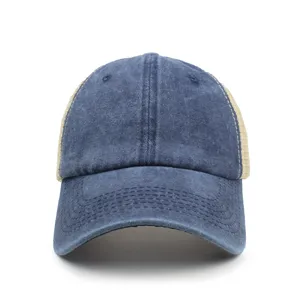 Klassische blaue Vintage-Wasch-Mesh-Trucker-Baseballkappe für den Sommer im Freien.