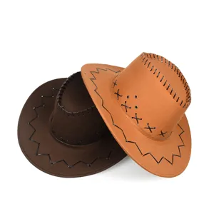 Vista ravvicinata di cappelli da cowboy con cuciture decorative e ventilazione.
