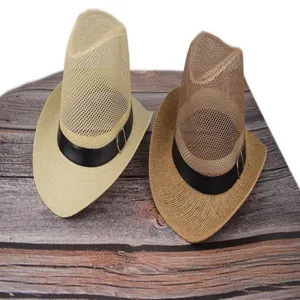 Detailansicht atmungsaktiver Sommer-Netz-Fedoras in den Farben Creme und Braun.