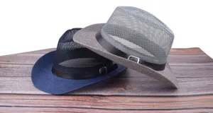 Detailansicht von zwei atmungsaktiven Mesh-Fedorahüten in Marineblau und Grau für Herren