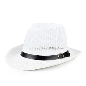 Atmungsaktiver weißer Mesh-Fedora-Hut für Herren mit schwarzem Gürteldetail für den Sommer