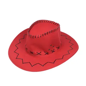 Cappello da cowboy rosso vibrante con ricami a punto croce neri sulla tesa larga