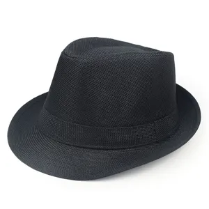Detailansicht der atmungsaktiven Webstruktur dieses schwarzen Sommer-Fedora-Hutes für Herren