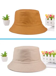 Detailansicht von wendbaren einfarbigen Fischerhüten in Senfgelb und Beige Farben