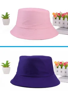 Zweierpack einfarbige Baumwoll-Fischerhüte in Rosa und Lila für Sonnenschutz im Freien