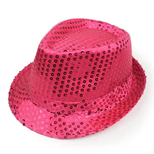 Detailansicht eines lebhaften pinkfarbenen Pailletten Fedora Jazzhuts für festliche Anlässe