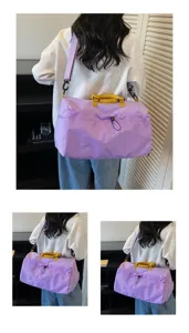 Grand sac de voyage violet pour femme avec anses jaunes et une poche avant à cordon de serrage