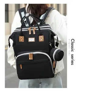 Großer schwarzer Wickelrucksack für Mütter mit elegantem Classic Series Text-Design