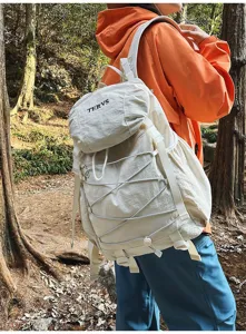 Strapazierfähiger beiger Nylon-Wanderrucksack mit großem Fassungsvermögen und Kordelzug