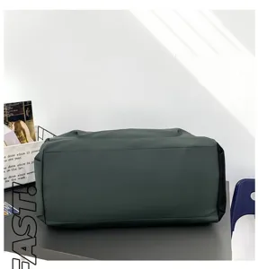 Sac de sport de yoga vert foncé de grande capacité, sac de voyage et sac à dos.