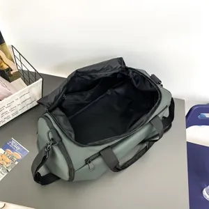 Grand sac de sport de gym capacité détail intérieur, sac de voyage entraînement vert