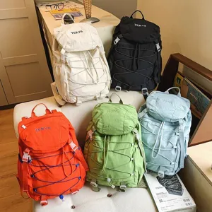 Große Outdoor-Wanderrucksäcke in verschiedenen Farben mit einem langlebigen Kordelzug-Design