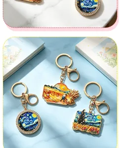 Detailansichten von Van Gogh Ölgemälde Metall-Schlüsselanhängern im Vintage-Stil.