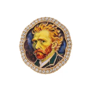Elegante spilla artistica con ritratto di Van Gogh, bordo in strass e finitura dorata.