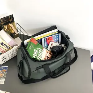 Grand sac de sport avec compartiment étanche, idéal pour le fitness, l'entraînement et les voyages.