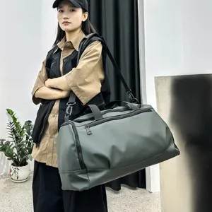 Grand sac de sport et de voyage pour fitness, yoga et entraînement avec séparation humide et sèche.