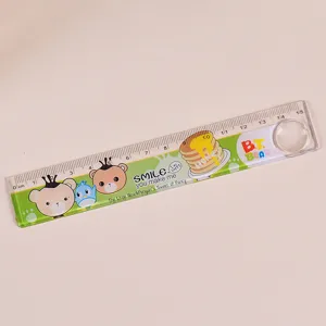 Vue détaillée d'une règle en plastique transparent de 15 cm avec des motifs d'ours mignons