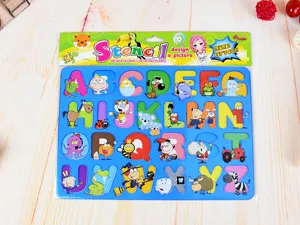 Blaue Zeichenschablone für Kinder mit A-Z Alphabet und bunten Comic-Tieren