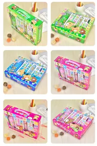 Detailansicht des Kinder-Schreibwaren-Geschenksets in mehreren Farben mit Maßen