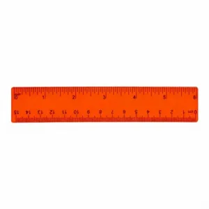 Detailansicht eines 15 cm langen orangefarbenen transparenten Kunststofflineals mit Skalen