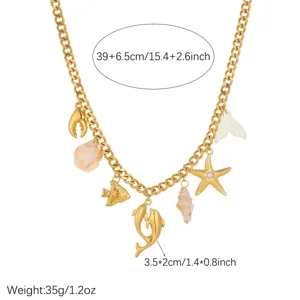 Vue détaillée du collier océan doré avec breloques étoile de mer, dauphins et poids