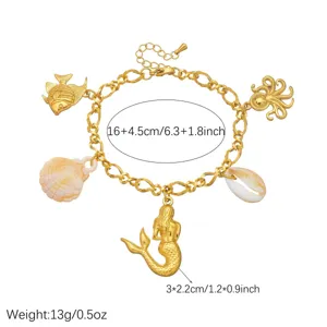 Vue détaillée du bracelet breloque sirène dorée avec dimensions et poids du produit