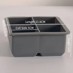 Dimensiones detalladas de un molde de silicona gris para 4 cubitos de hielo, 11,6x11,6x5cm.