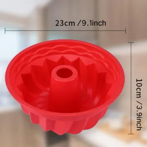 Red food-grade silicone Bundt cake mold with 23cm diameter and 10cm height for baking
