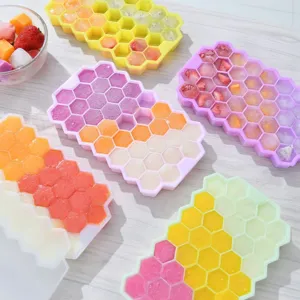 Bunte sechseckige Silikon-Eiswürfelschalen für die DIY-Waben-Fruchteisherstellung
