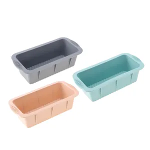 Lot de trois moules à cake en silicone antiadhésif colorés pour la cuisson du pain