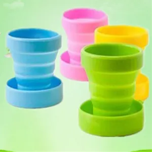 Lot de tasses de voyage pliables en silicone coloré pour le rinçage lors de vos sorties