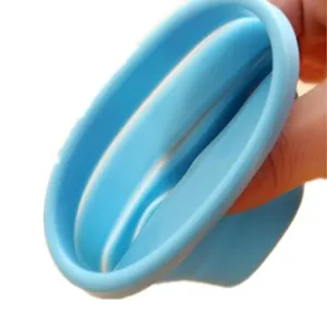 Gobelet pliable en silicone bleu portable et flexible pour les voyages et le camping