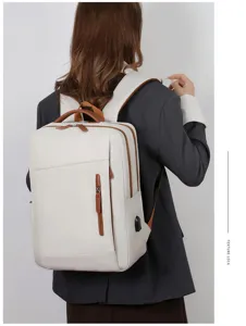 Stijlvolle en uitbreidbare laptoptas in crème kleur voor professionele zakenreizen