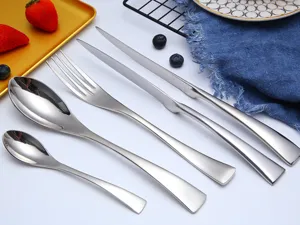 Moderne 5-delige zilveren roestvrijstalen bestekset voor chique hotelgastronomie