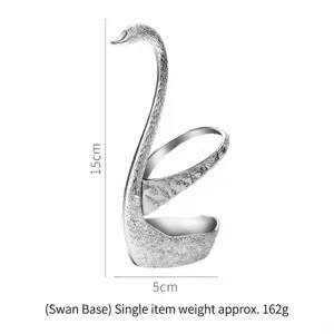 Dimensions détaillées du porte-couverts cygne argenté avec hauteur de 15 cm et poids.