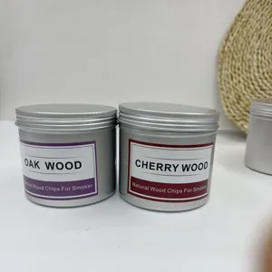 Detalle de virutas de madera de roble y cerezo en latas de aluminio de 80g para ahumadores