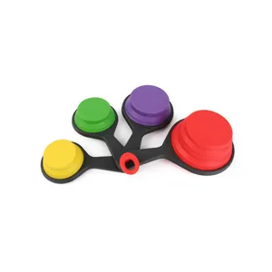 Vue détaillée du lot de 4 tasses à mesurer en silicone pliables et colorées