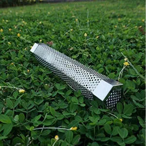 Tubo ahumador de pellets hexagonal de acero inoxidable 304 para barbacoa en el césped.