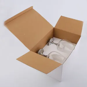 Zwei Kristall-Brandygläser mit Metallsockel in einer schützenden Schaumstoffbox verpackt