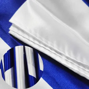 Nahaufnahme der israelischen Flagge aus Polyester mit hochwertiger Naht und Stoffstruktur