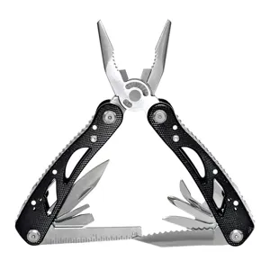 Gedetailleerd overzicht van roestvrijstalen multitool tang, close-up van inklapbaar gereedschap.