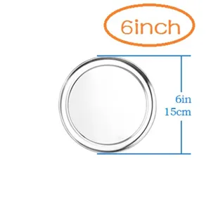 Detailansicht einer 6-Zoll-Pizzaform aus Edelstahl mit einer 15-cm-Durchmesserangabe