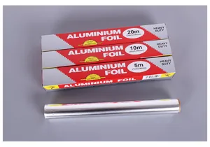 Details von robusten Aluminiumfolienrollen in 5m, 10m und 20m Größe zum Backen