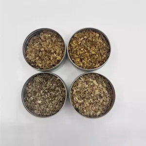 Set de cuatro virutas de madera para ahumar en latas de aluminio plateadas para cocina