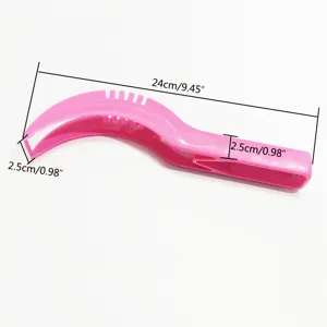 Wassermelonenschneider aus Kunststoff in Pink mit Maßen von 24 cm Länge markiert