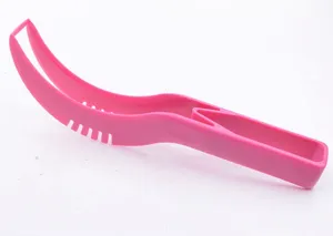 Langlebiger Wassermelonenschneider und Fruchtteiler aus rosa Kunststoff für die Küche