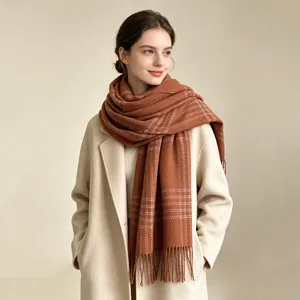 Écharpe élégante en imitation cachemire à carreaux orange brûlé avec de longues franges d'hiver