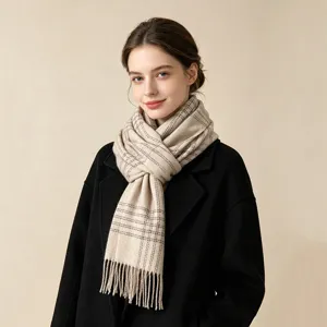 Élégante écharpe à carreaux beige avec franges pour l'automne et l'hiver, douceur