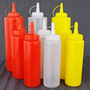Vue détaillée montrant une collection de bouteilles à presser rouges, blanches et jaunes