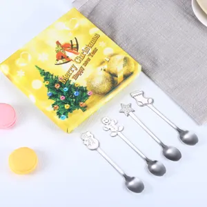 Set van 4 feestelijke roestvrijstalen koffielepels met decoratieve kerstgeschenkdoos